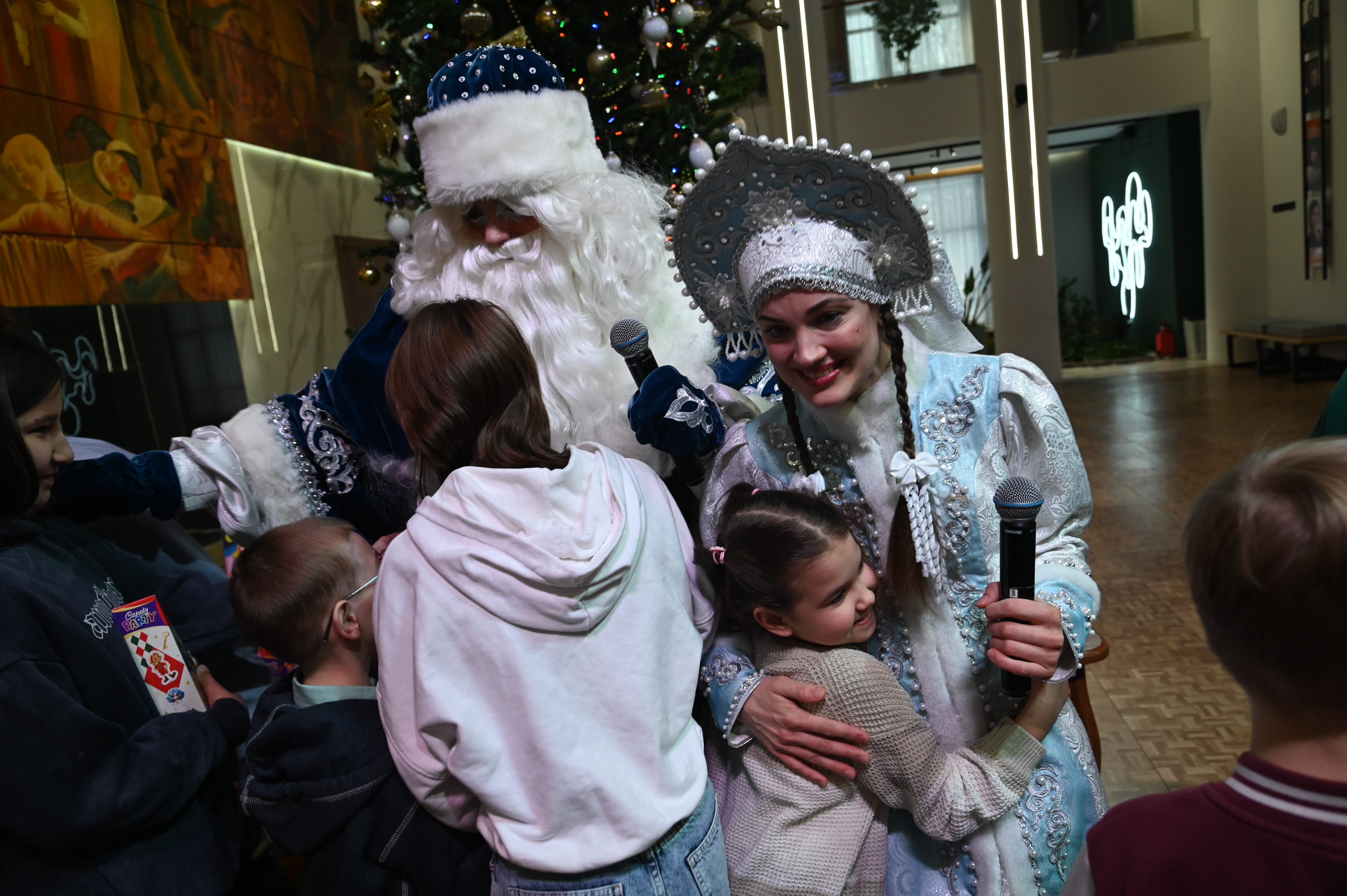 В Волгоградском ТЮЗе впервые прошла акция «Ёлка подарков»