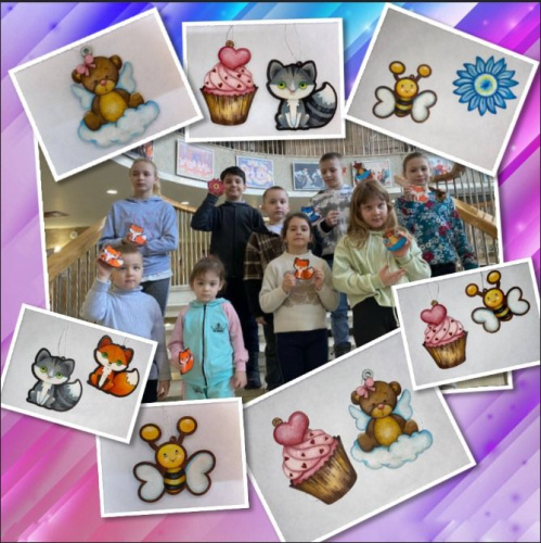 В Волгоградском центре народного творчества прошёл мастер-класс по росписи деревянных игрушек