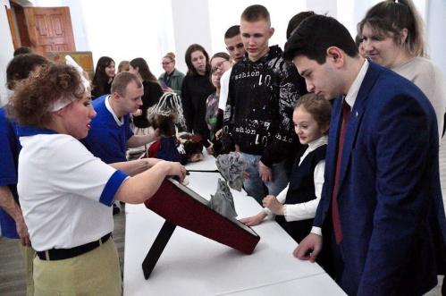 Волгоградский театр кукол помогает развиваться школьным театрам региона Волгоградский театр кукол помогает развиваться школьным театрам региона