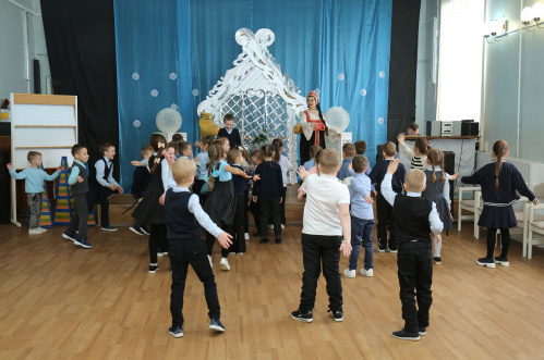 В городском ДК Михайловки провели праздник «Крещенские морозы»