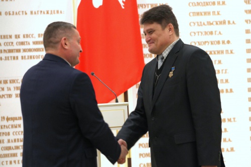 Волгоградском артисту Владимиру Ташлыкову вручили государственную награду Волгоградском артисту Владимиру Ташлыкову вручили государственную награду