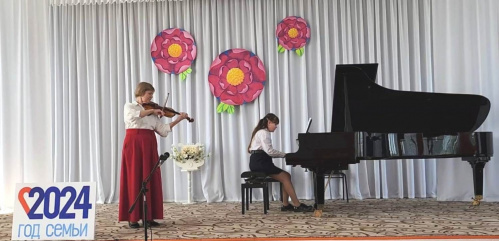 В обновлённой Жирновской ДШИ учителя и ученики выступили на одной сцене