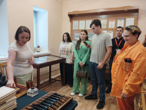 В региональном Госархиве провели экскурсию для участников СВО и членов их семей