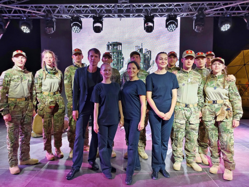 Артисты Казачьего театра рассказали юным патриотам историю мужества сталинградских детей Артисты Казачьего театра рассказали юным патриотам историю мужества сталинградских детей