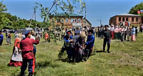Фольклорно-этнографический праздник «Троица на Бузулуке» собрал гостей со всей области Фольклорно-этнографический праздник «Троица на Бузулуке» собрал гостей со всей области