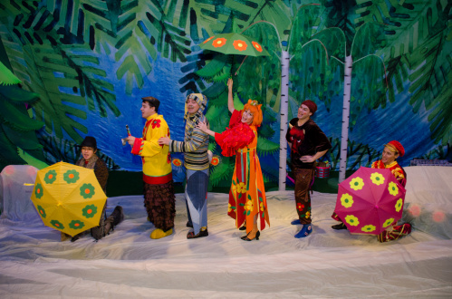 Волгоградский ТЮЗ открыл счёт праздничным премьерам