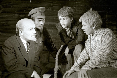 Волгоградском ТЮЗе обнаружилось около 150 исторических фотоплёнок Волгоградском ТЮЗе обнаружилось около 150 исторических фотоплёнок