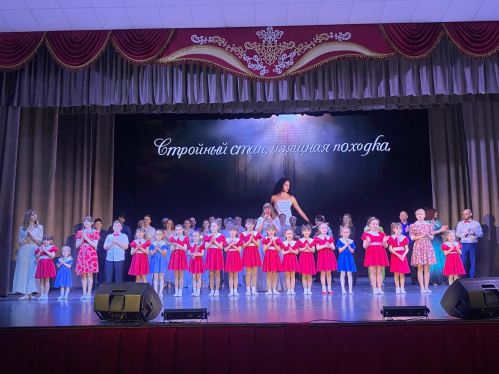 В Суровикино ярко проводят концертные программы