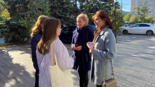 Волгоградская детская библиотека участвует во всероссийской уличной акции «Дарю тепло» Волгоградская детская библиотека участвует во всероссийской уличной акции «Дарю тепло»