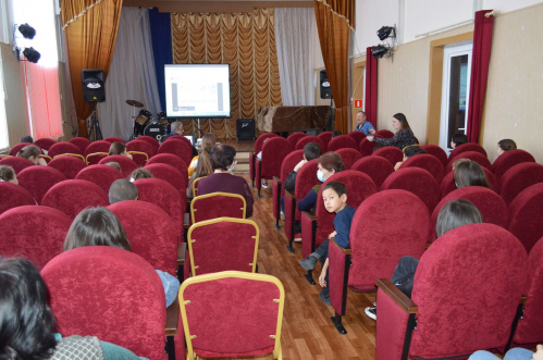 Для жителей Палласовки во ВГИИКе провели онлайн-концерт