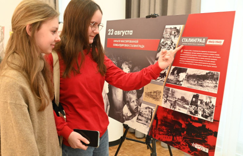 В Волгоградском ТЮЗе открылась выставка о Сталинградской битве