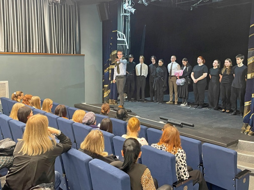 На сцене Волгоградского ТЮЗа впервые выступили студенты колледжа ВГИИКа