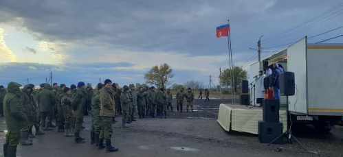 Артисты из Палласовки выступили на полигоне в Прудбое Артисты из Палласовки выступили на полигоне в Прудбое