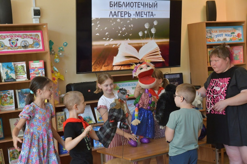 Волгоградские кукольники познакомили детвору с театральной профессией 