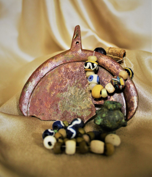 Волгоградскому краеведческому музею передали уникальные артефакты древности