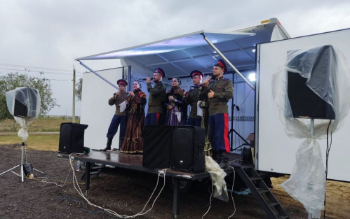 Артисты Волгоградской филармонии выступают для участников СВО