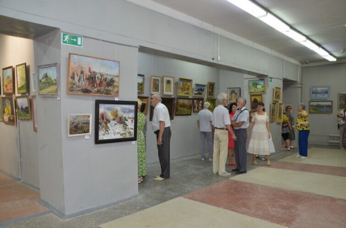 В Михайловке открылась экспозиция к 30-летию городского выставочного зала