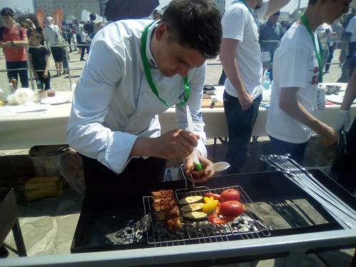 Футбол и шашлык: волгоградцы приняли участие в международном фестивале в Грозном 