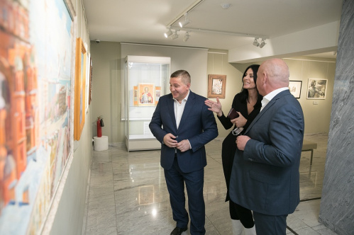 Губернатор Андрей Бочаров посетил выставку «Русский храм» в Музее Машкова