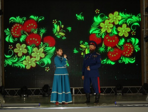 В обновлённом Петроввальском ДК выступили камышинские коллективы