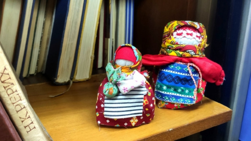 В Волгоградской Горьковке проходит выставка народных кукол