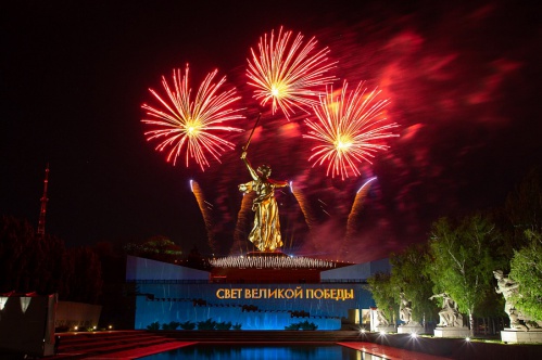 День Победы-2021 в Волгоградской области: онлайн-проекты, традиционные парад и видеоинсталяция на Мамаевом Кургане