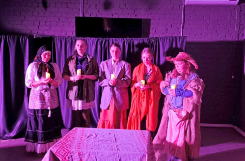 Любительский театр показал посетителям библиотеки драму о женщинах военной поры