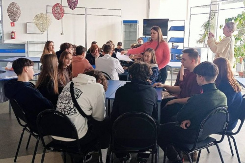 В Волгоградской Горьковке знакомят школьников с деятельностью библиотеки В Волгоградской Горьковке знакомят школьников с деятельностью библиотеки