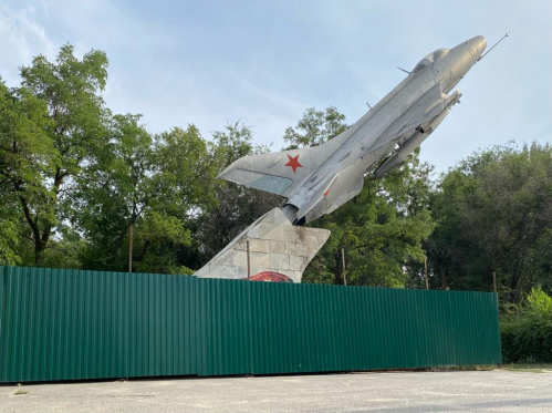 Самолёт-памятник МиГ-21 готовится к реставрации