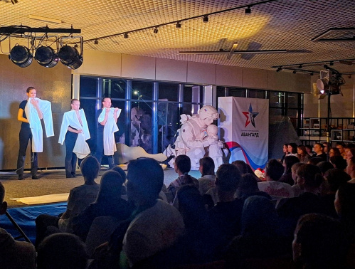 Волгоградский казачий театр показал патриотический спектакль активистам молодежных движений России