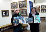 Волжанка подарила родному городу свои картины Волжанка подарила родному городу свои картины
