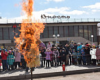 В Суровикинском ДК проводили Масленицу