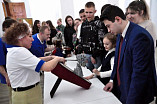Волгоградский театр кукол помогает развиваться школьным театрам региона