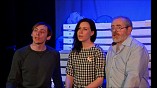 Артисты Волгоградского театра кукол исполняют военные стихи и песни