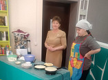 В Быковской модельной библиотеке юных посетителей научили печь блины