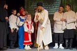 На сцене Волгоградского казачьего театра выступили народные коллективы