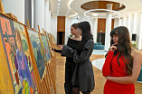 Волгоградском ТЮЗе открылась выставка картин волгоградской художницы